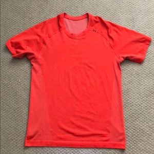 Men’s Lululemon Small orange tee shirt